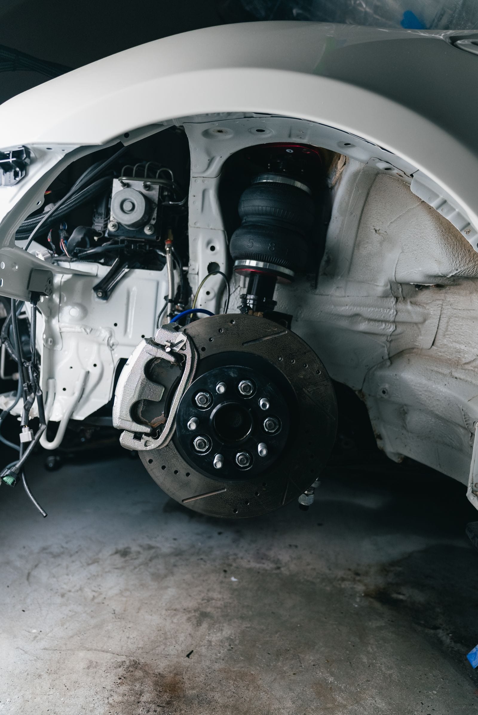 A vehicle suspension and brake assembly